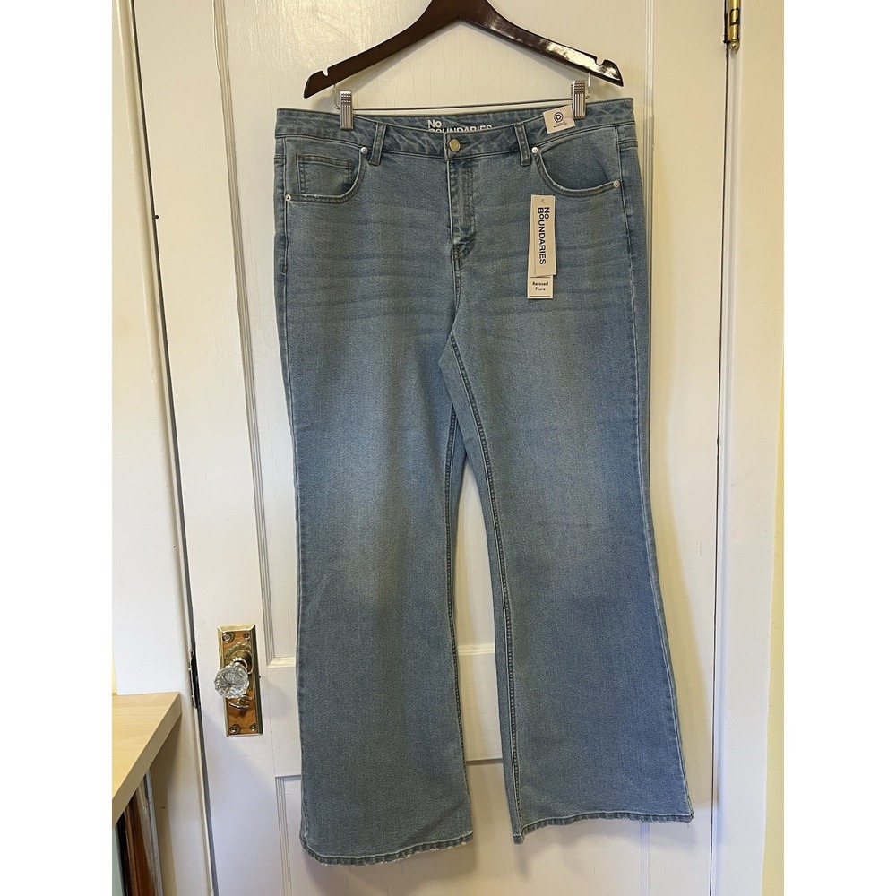 No Boundaries Bootcut Jeans Lightwash Midrise NWT Size 16